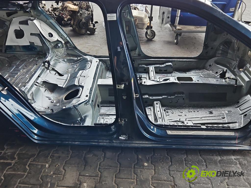 Skoda Superb III 2015-2024 1.5 TSI 150 hp automatic 110 kW 1498 cm3 5- práh pravý  (Karoserie ostatní)