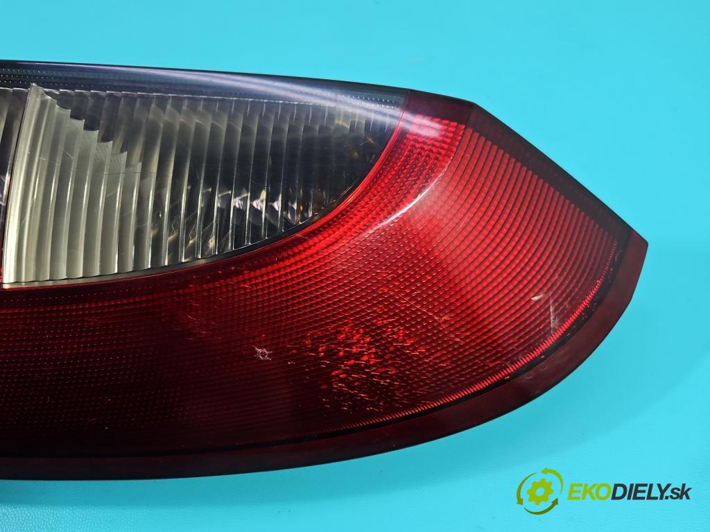 Opel Corsa C 2000-2006 1.0 12V 58 HP manual 43 kW 973 cm3 5- svetlo / reflektor zadné pravé 09114337 (Kľučka dverí ostatné)