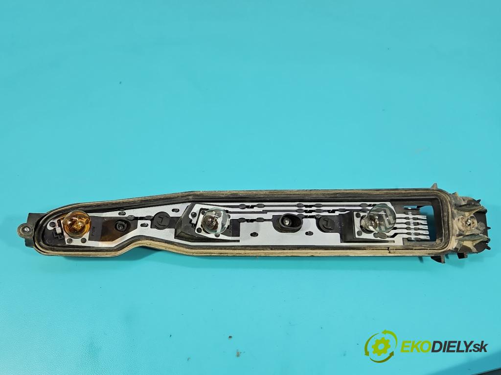 Opel Corsa C 2000-2006 1.0 12V 58 HP manual 43 kW 973 cm3 5- svetlo / reflektor zadné pravé 09114337 (Kľučka dverí ostatné)