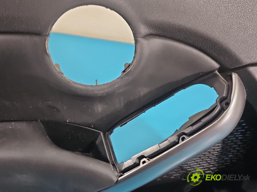 Fiat 500x 1.6 16V 110 hp manual 81 kW 1598 cm3 5- Tapacír: dveře přední levé 156118902