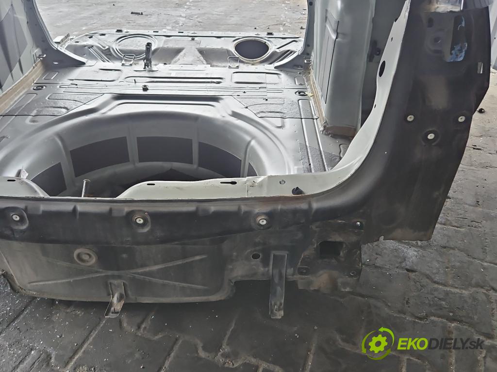 Vw Jetta VI 2010-2018 2.0 tdi 110 HP manual 81 kW 1968 cm3 4- pas zadní: