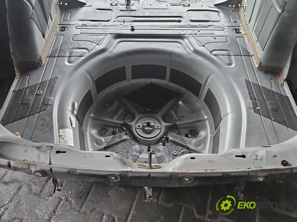 Vw Jetta VI 2010-2018 2.0 tdi 110 HP manual 81 kW 1968 cm3 4- pas zadní: