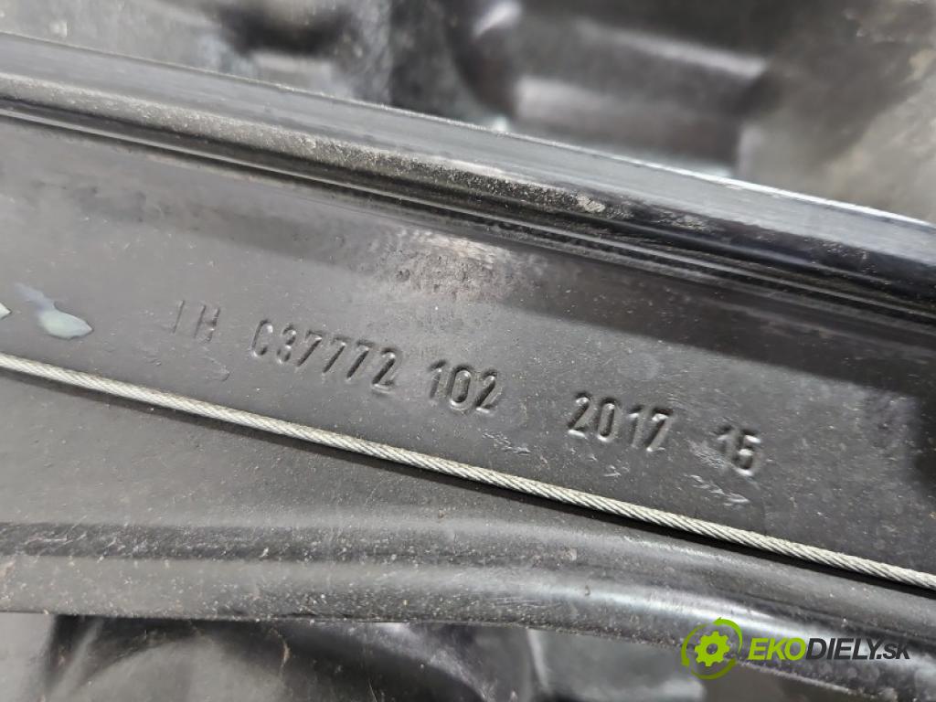 Fiat 500x 1.6 110 hp manual 81 kW 1598 cm3 5- mechanismus stahování přední levý