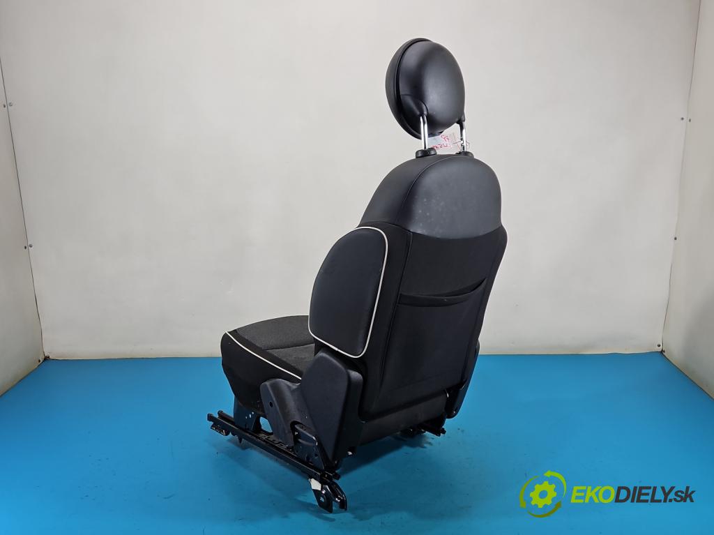 Fiat 500x 1.6 110 HP manual 81 kW 1598 cm3 5- Sedačka pravý (Sedadlo)