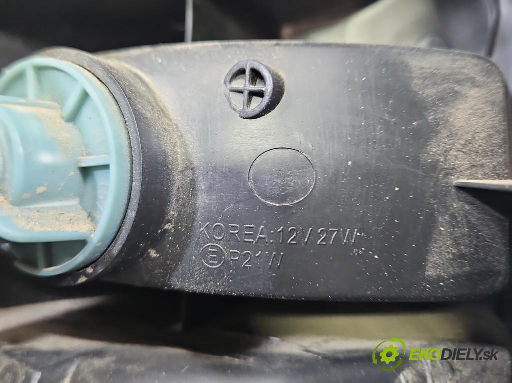 Kia Pregio 2.7 td 82 HP manual 60 kW 2665 cm3 5- svetlo / reflektor zadné pravé  (Kľučka dverí ostatné)