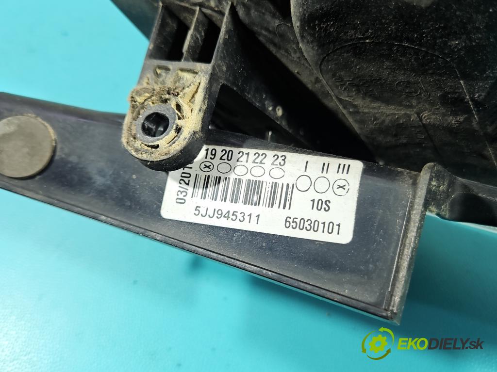 Skoda Rapid 2012-2019 1.4 tdi 90 HP manual 66 kW 1422 cm3 5- svetlo / reflektor zadné ľavé 5JJ945311 (Kľučka dverí ostatné)