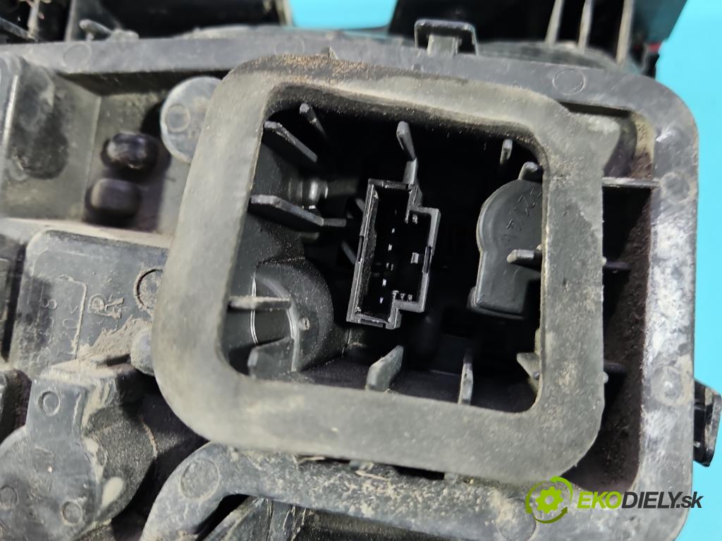 Skoda Rapid 2012-2019 1.4 tdi 90 HP manual 66 kW 1422 cm3 5- svetlo / reflektor zadné pravé 5JJ945096A (Kľučka dverí ostatné)