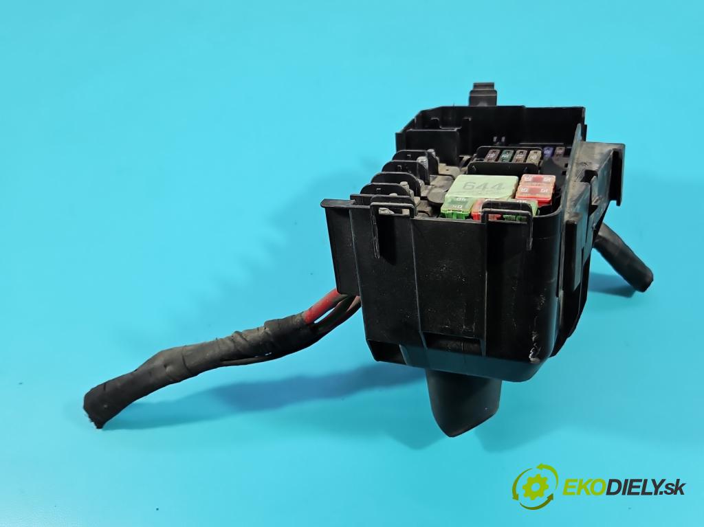 Skoda Rapid 2012-2019 1.4 tdi 90 HP manual 66 kW 1422 cm3 5- skrinka poistka 6C0907361F (Poistková skrinka)