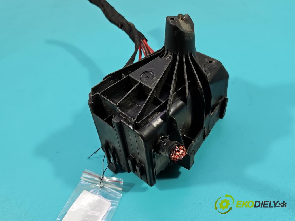 Skoda Rapid 2012-2019 1.4 tdi 90 HP manual 66 kW 1422 cm3 5- skrinka poistka 6C0907361F (Poistková skrinka)