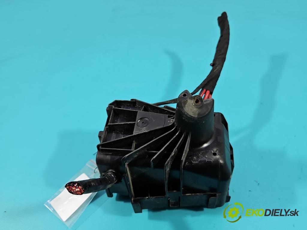 Skoda Rapid 2012-2019 1.4 tdi 90 HP manual 66 kW 1422 cm3 5- skrinka poistka 6C0907361F (Poistková skrinka)