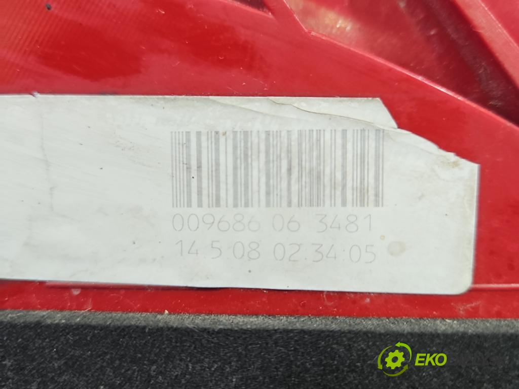 Audi A4 B8 2007-2015 3.2 265KM automatic 195 kW 3197 cm3 4- světlo zadní pravé blatník: