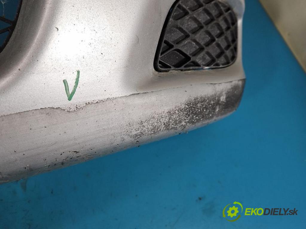 Toyota Yaris I 1999-2005 1.4 D4D 75 hp manual 55 kW 1364 cm3 5- nárazník přední  (Klika dveří ostatní)