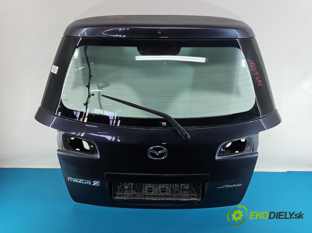 Mazda 2 I 2003-2007 1.4 16v 80 HP manual 59 kW 1388 cm3 5- zadna kufor  (Kapota zadná (kufor))