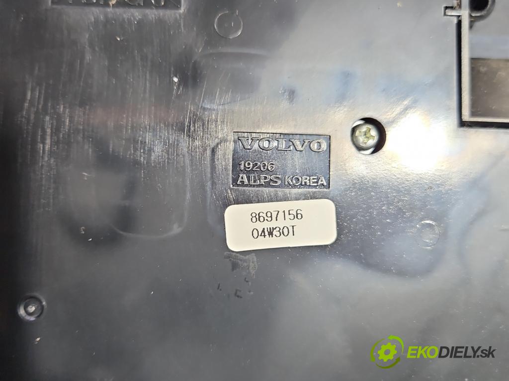 Volvo V50 2.0d 136hp manual 100 kW 1997 cm3 5- palubní deska panel topení 30672565