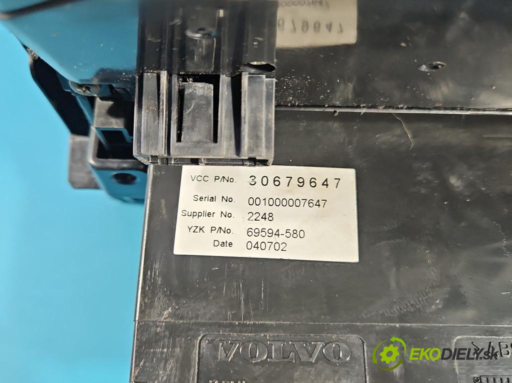 Volvo V50 2.0d 136hp manual 100 kW 1997 cm3 5- palubní deska panel topení 30672565