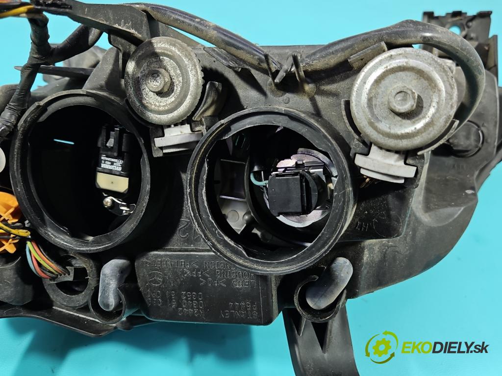 Mazda 2 I 2003-2007 1.4 16v 80 hp manual 59 kW 1388 cm3 5- světlo pravý 6M71-13W029-AD (Pravé přední světlo)