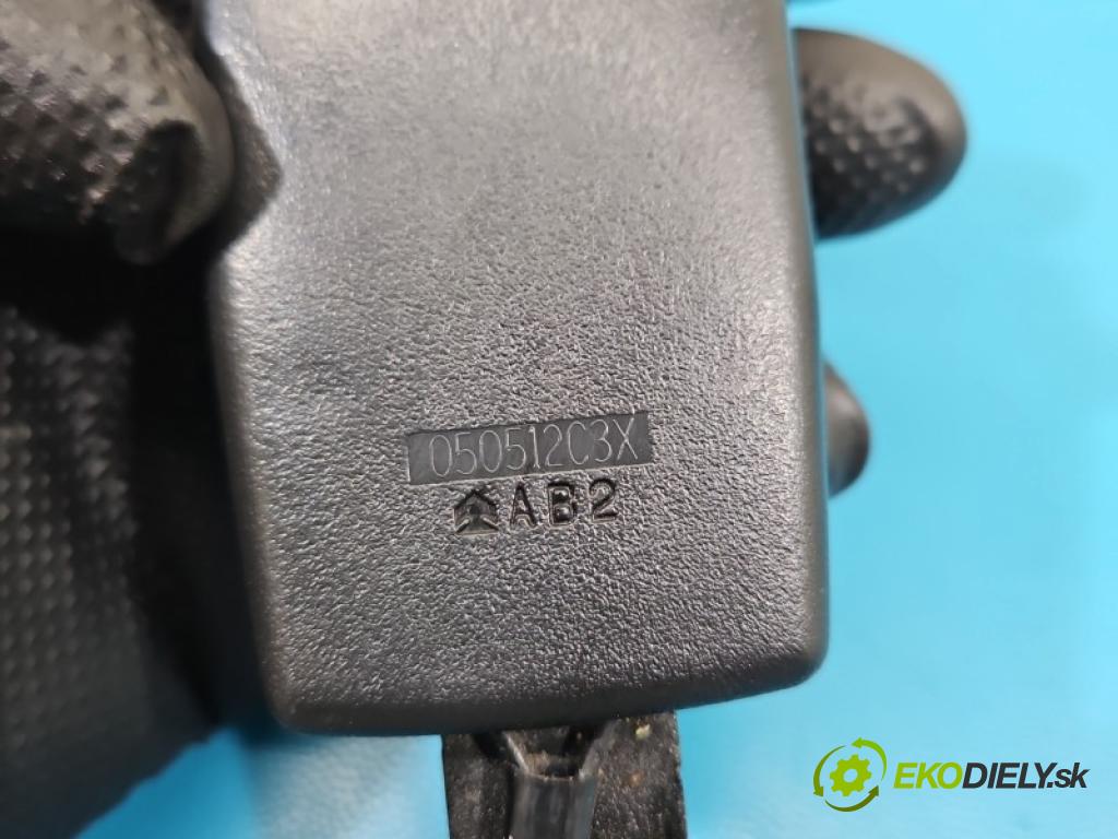 Suzuki Grand Vitara II 2005-2014 2.0 16V J20A 140 hp manual 103 kW 1995 cm3 5- stěna bezpečnost přední levý