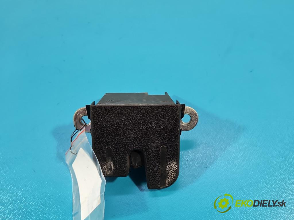 Vw Golf VI 2008-2013 1.4 16v 80 hp manual 59 kW 1390 cm3 5- zámek kufrových dveří zadní 5K0827505C