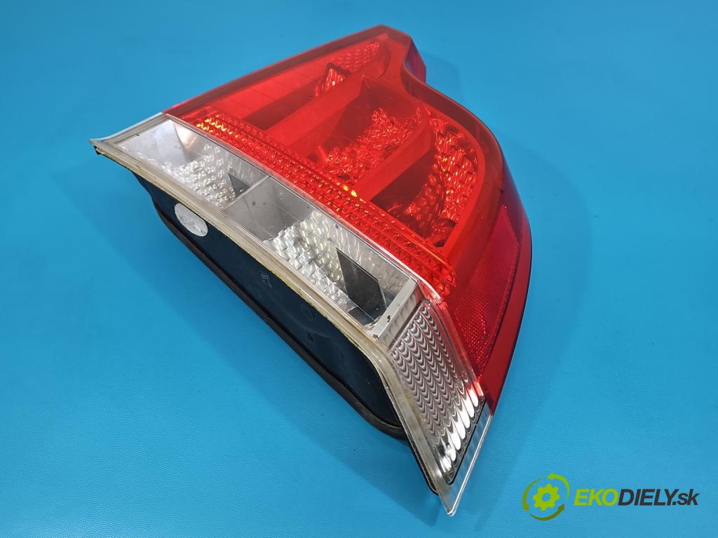 Volvo S60 I 2000-2010 2.4 D5 185 HP manual 136 kW 2401 cm3 4- svetlo / reflektor zadné pravé  (Kľučka dverí ostatné)