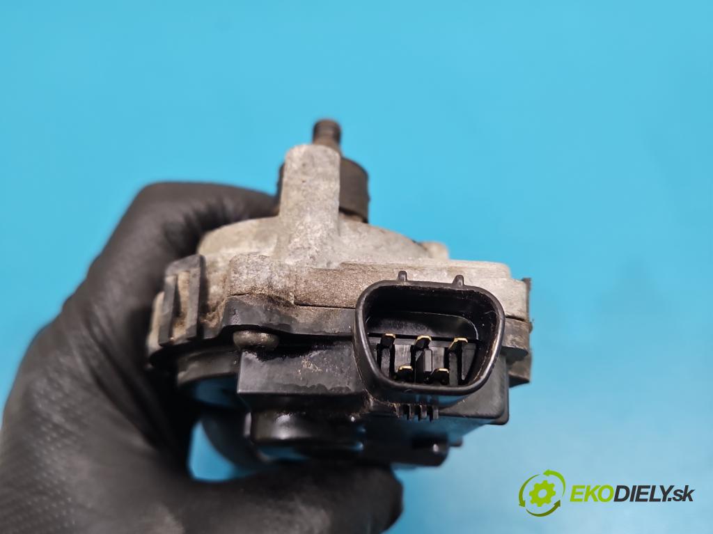 Suzuki Grand Vitara II 2005-2014 2.0 16V J20A 140 HP manual 103 kW 1995 cm3 5- motor stieračov predné 38110-65J00