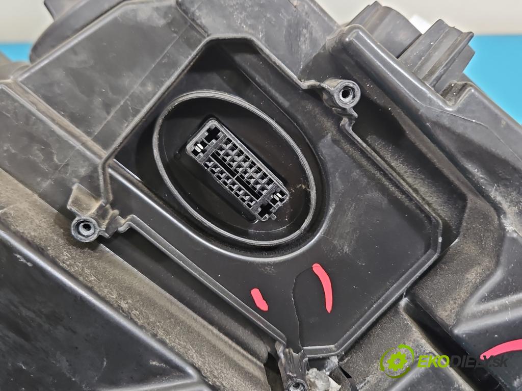 Skoda Octavia III 2013- 2.0 tdi 184hp automatic 135 kW 1968 cm3 5- Reflektor: ľavý 5E1941017B (Kľučka dverí ostatné)