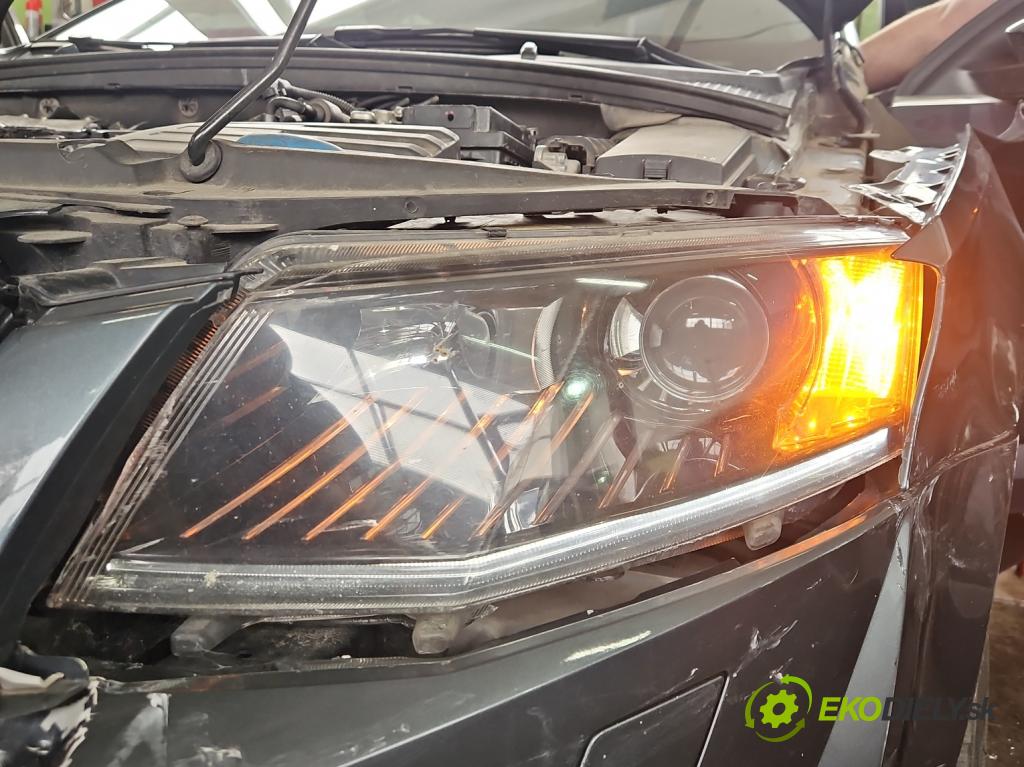 Skoda Octavia III 2013- 2.0 tdi 184hp automatic 135 kW 1968 cm3 5- Reflektor: ľavý 5E1941017B (Kľučka dverí ostatné)