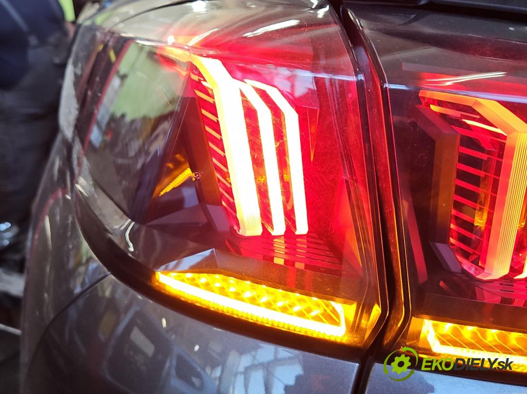 Peugeot 5008 II 2017-2024 1.5 hdi 131 hp automatic 96 kW 1499 cm3 5- světlo zadní levé blatník: 9836231680