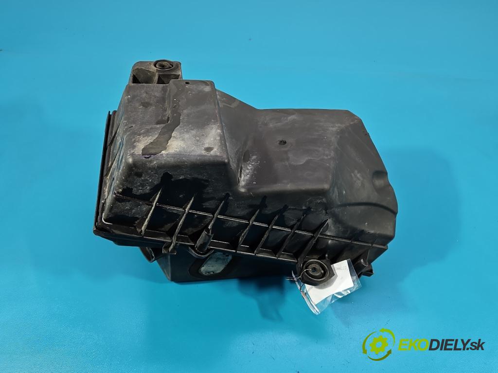 Audi A3 8L 1996-2003 1.8 T 150 HP manual 110 kW 1781 cm3 3- obal filtra vzduchu 8L0133832 (Obal vzduchového filtra)