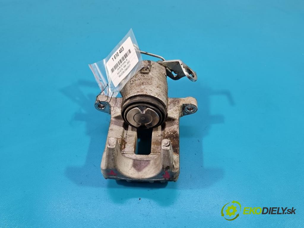 Audi A3 8L 1996-2003 1.8 T 150 hp manual 110 kW 1781 cm3 3- brzdič zadní pravý  (Klika dveří ostatní)