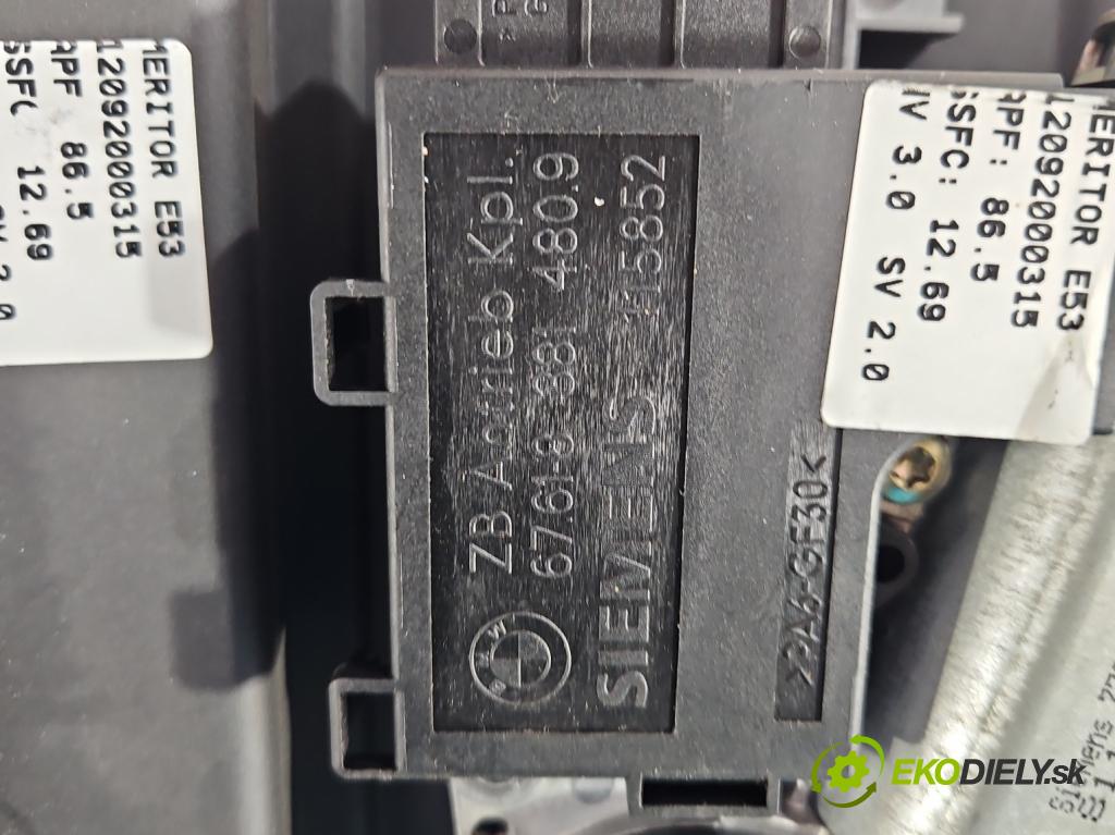 Bmw X5 E53 1999-2006 4.4 V8 286 HP automatic 210 kW 4398 cm3 5- Střešní okno:  (Sklo karosérie)