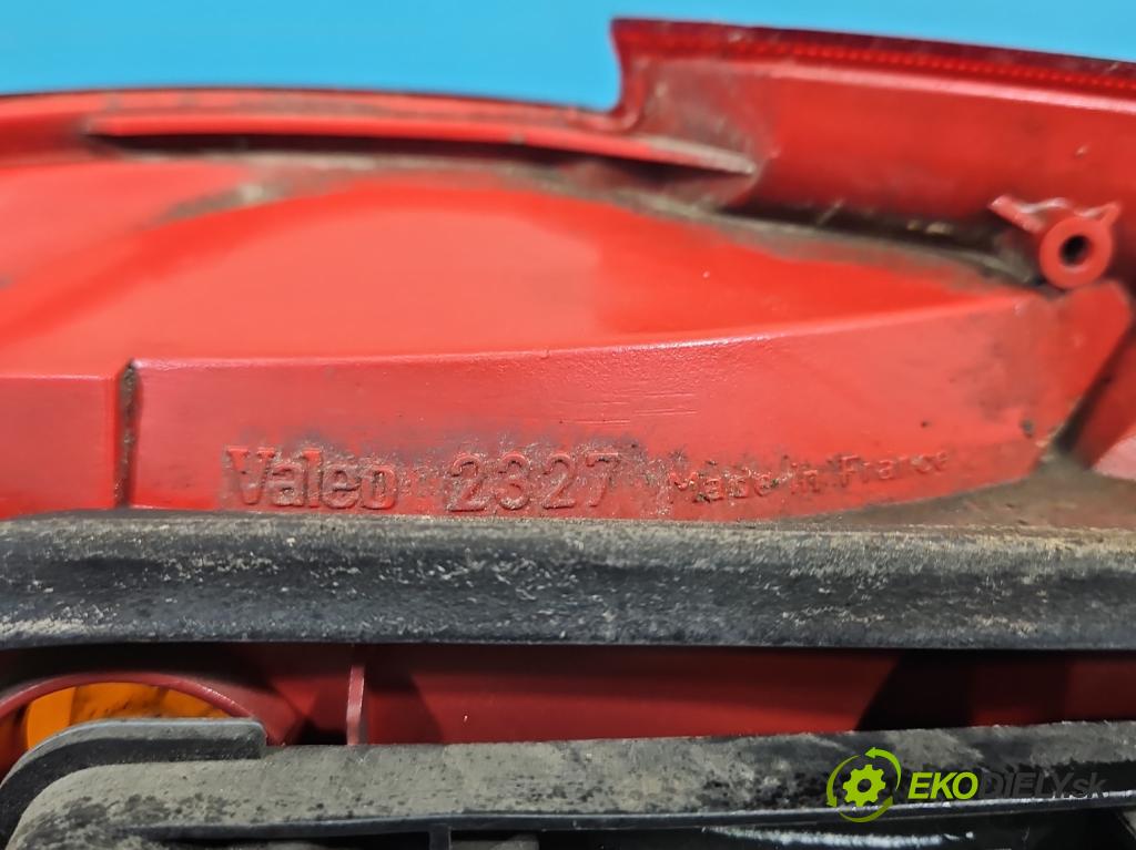 Toyota Avensis I T22 1997-2003 2.0 td 90 HP manual 66 kW 1995 cm3 4- svetlo / reflektor zadné pravé blatník