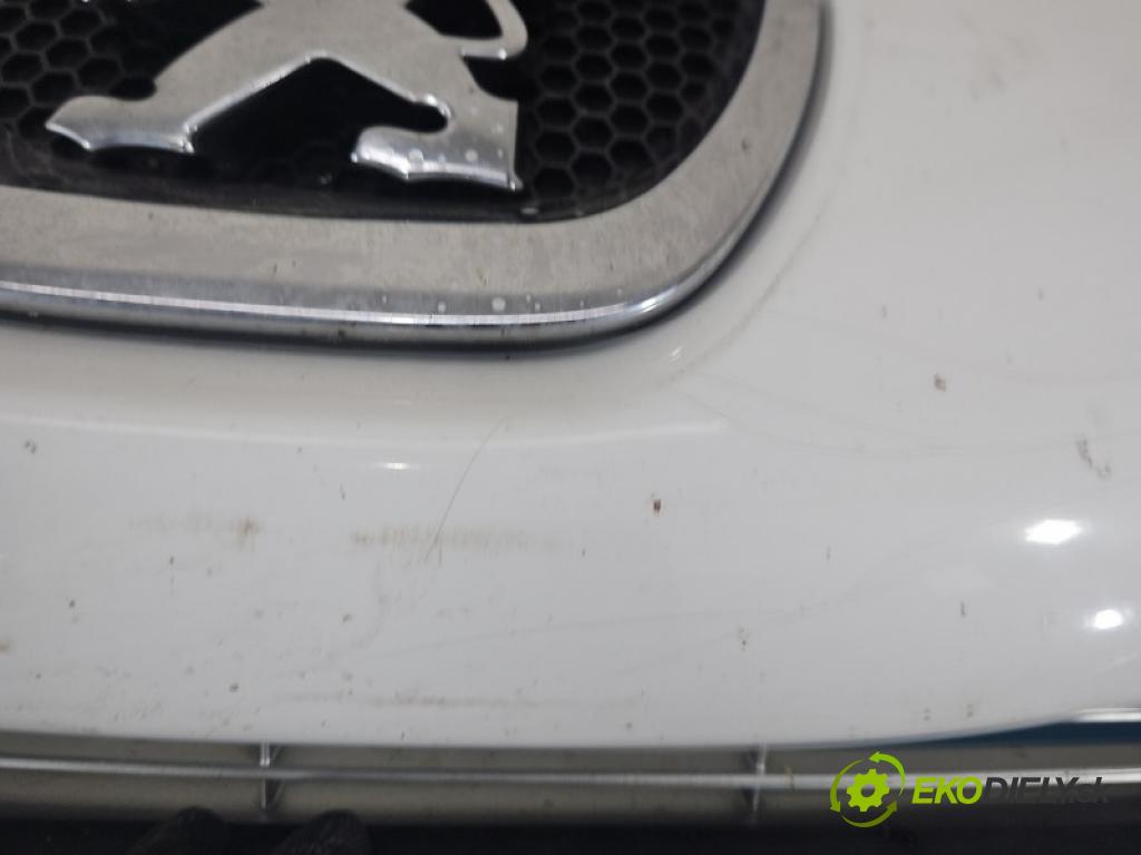 Peugeot 308 I 2007-2013 1.6 16V 120 hp manual 88 kW 1598 cm3 5- nárazník přední  (Klika dveří ostatní)