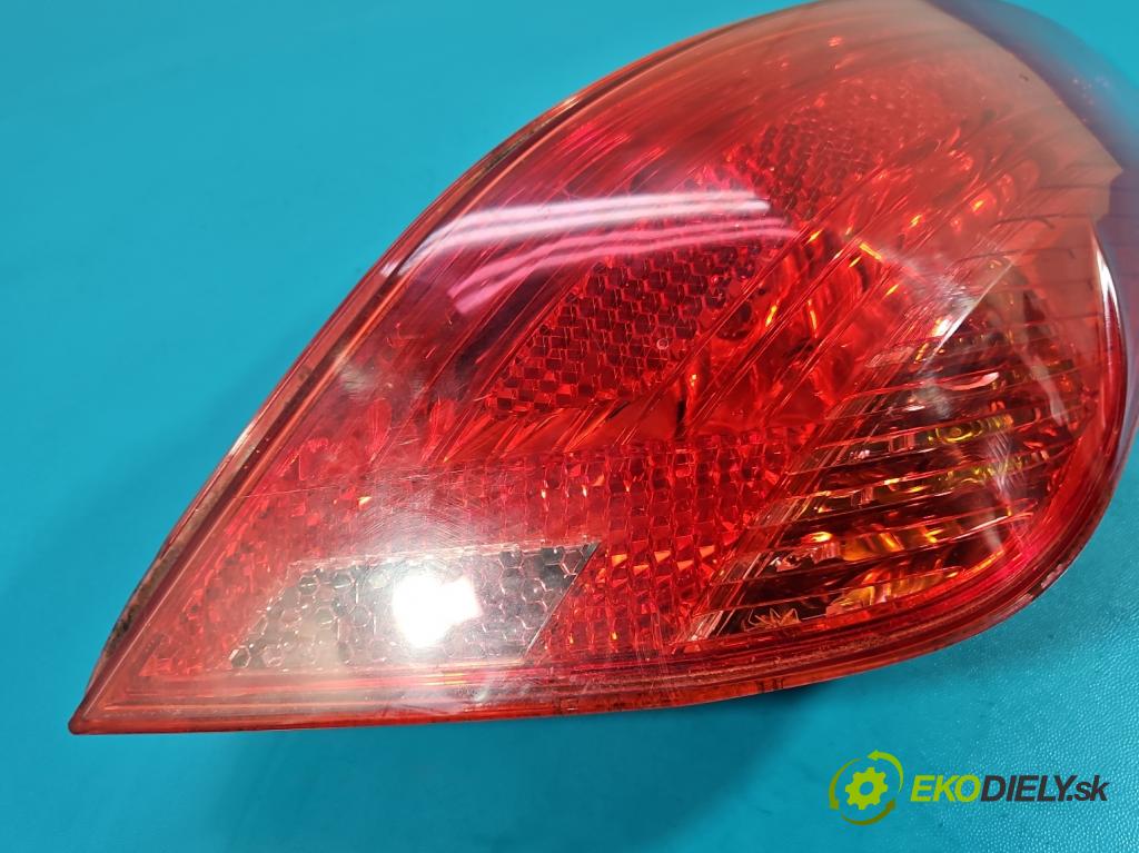 Peugeot 308 I 2007-2013 1.6 16V 120 HP manual 88 kW 1598 cm3 5- svetlo / reflektor zadné pravé blatník