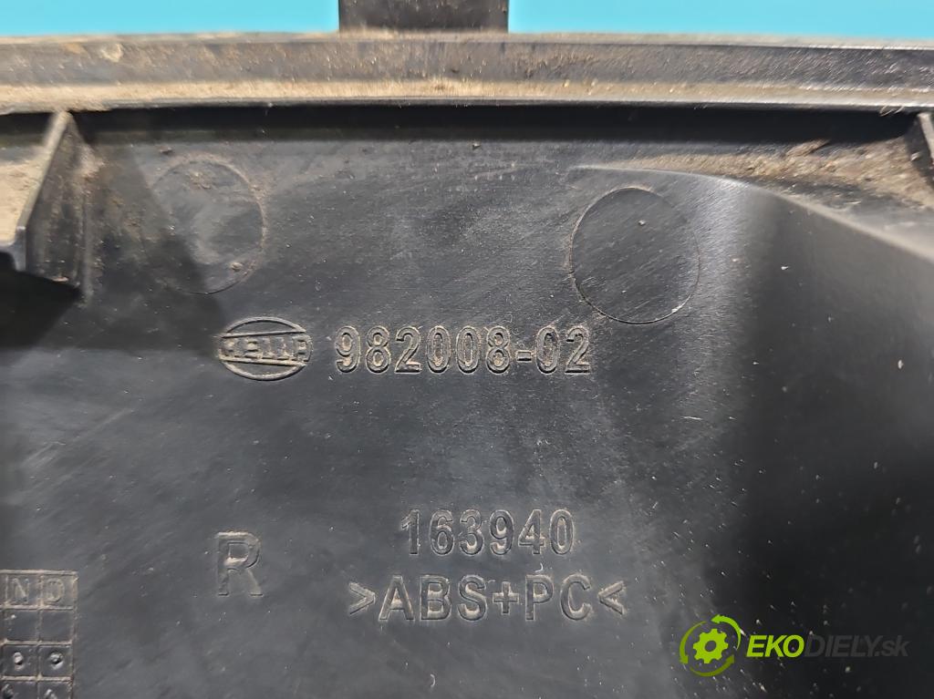 Citroen C4 Grand picasso I 2006-2013 2.0 HDI 136 HP automatic 100 kW 1997 cm3 5- svetlo / reflektor zadné pravé nárazník 982008-02