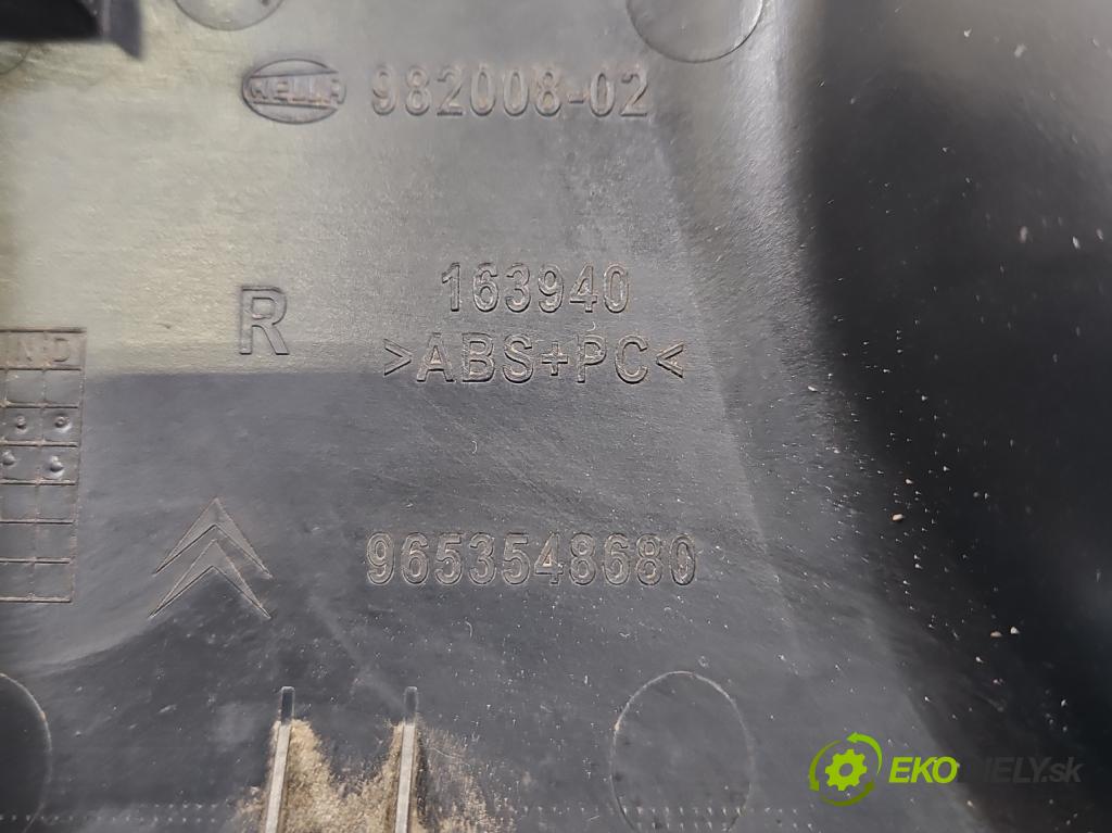 Citroen C4 Grand picasso I 2006-2013 2.0 HDI 136 HP automatic 100 kW 1997 cm3 5- svetlo / reflektor zadné pravé nárazník 982008-02