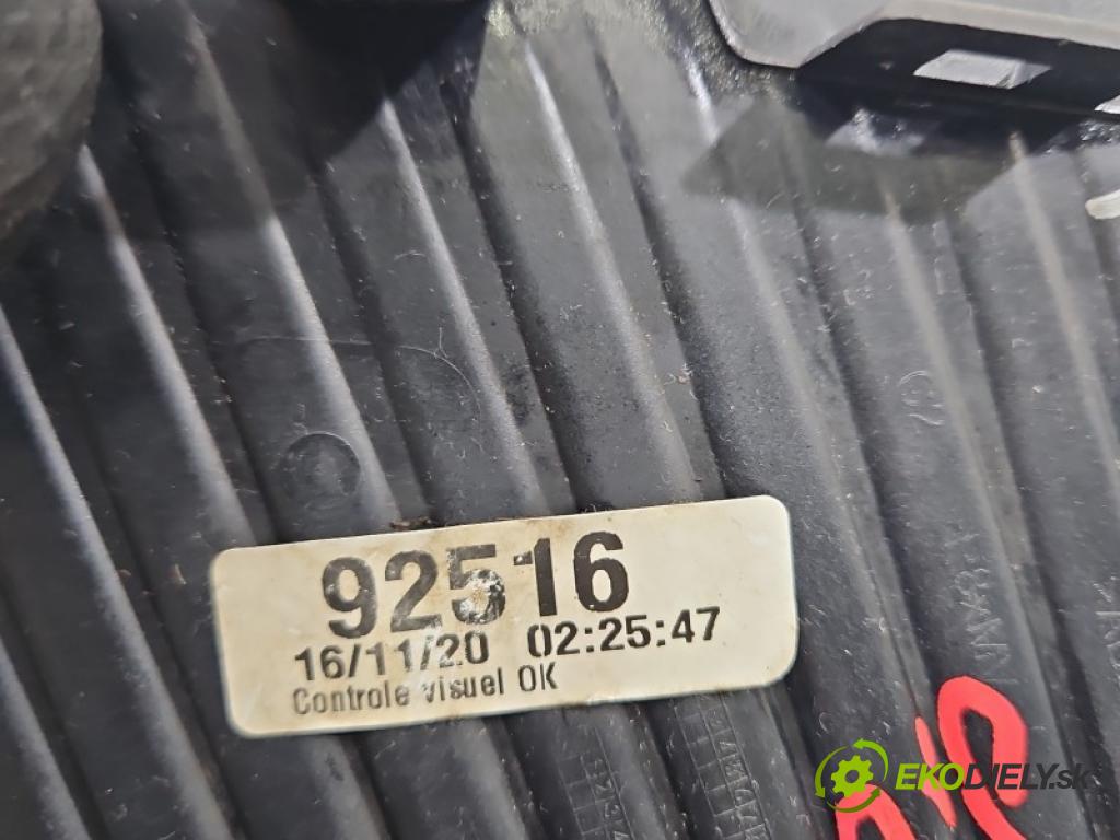 Peugeot 5008 II 2017-2024 1.5 hdi 131 hp automatic 96 kW 1499 cm3 5- Zaślepka: mřížka: nárazníku pravé 92516