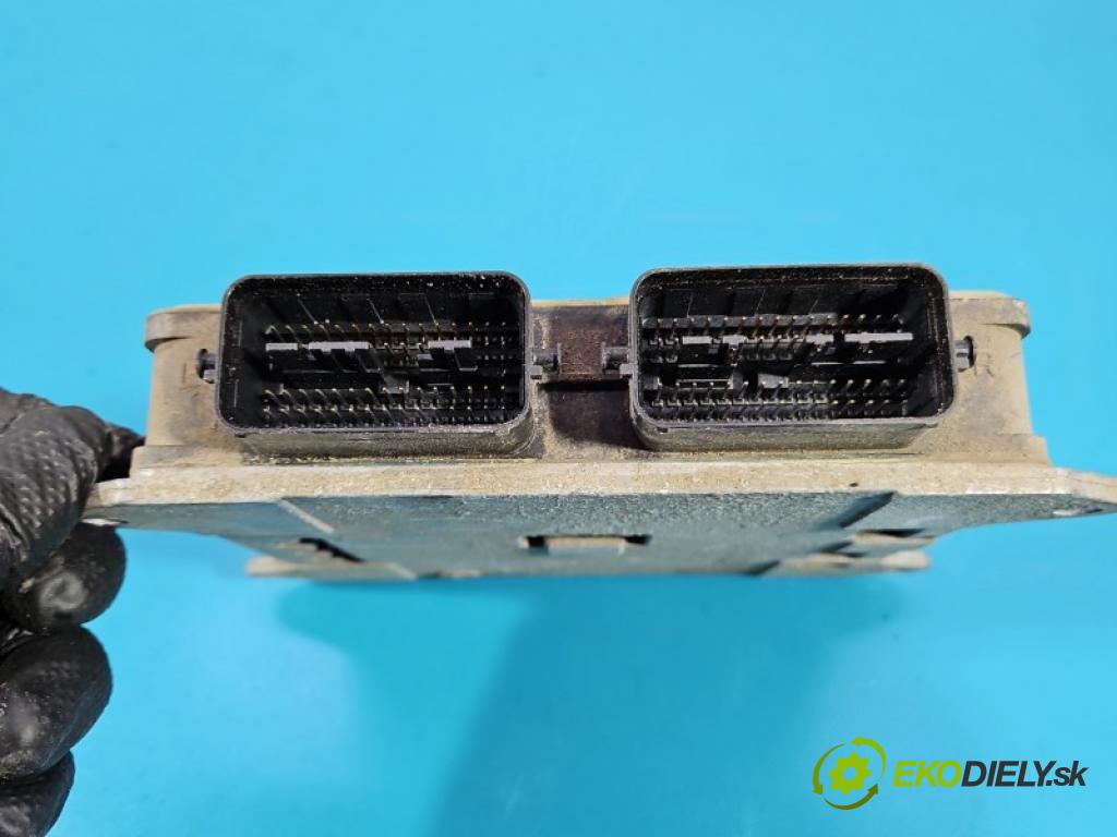 Mazda 5  2005-2010 2.0 16V 145 hp manual 107 kW 1999 cm3 5- řídící jednotka motoru LFD718881C