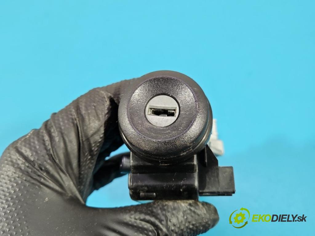 Mazda 5  2005-2010 2.0 16V 145 hp manual 107 kW 1999 cm3 5- řídící jednotka motoru LFD718881C