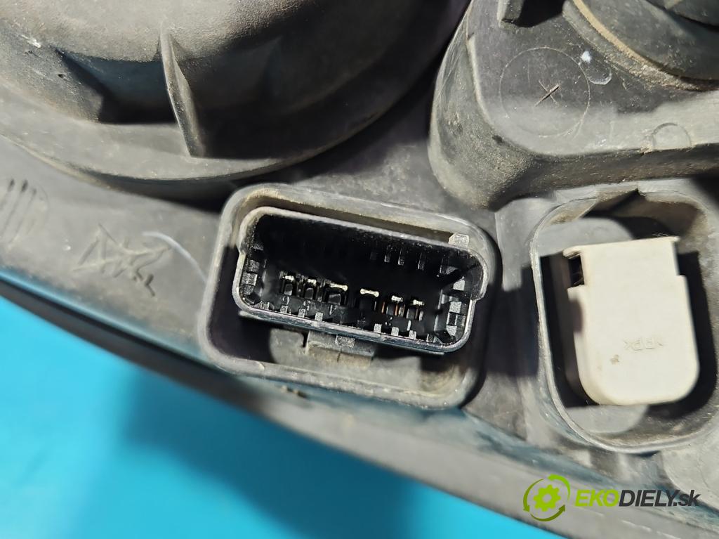 Peugeot 607 2.2 hdi 133 HP manual 98 kW 2179 cm3 4- Reflektor: ľavý 9641958880 (Kľučka dverí ostatné)