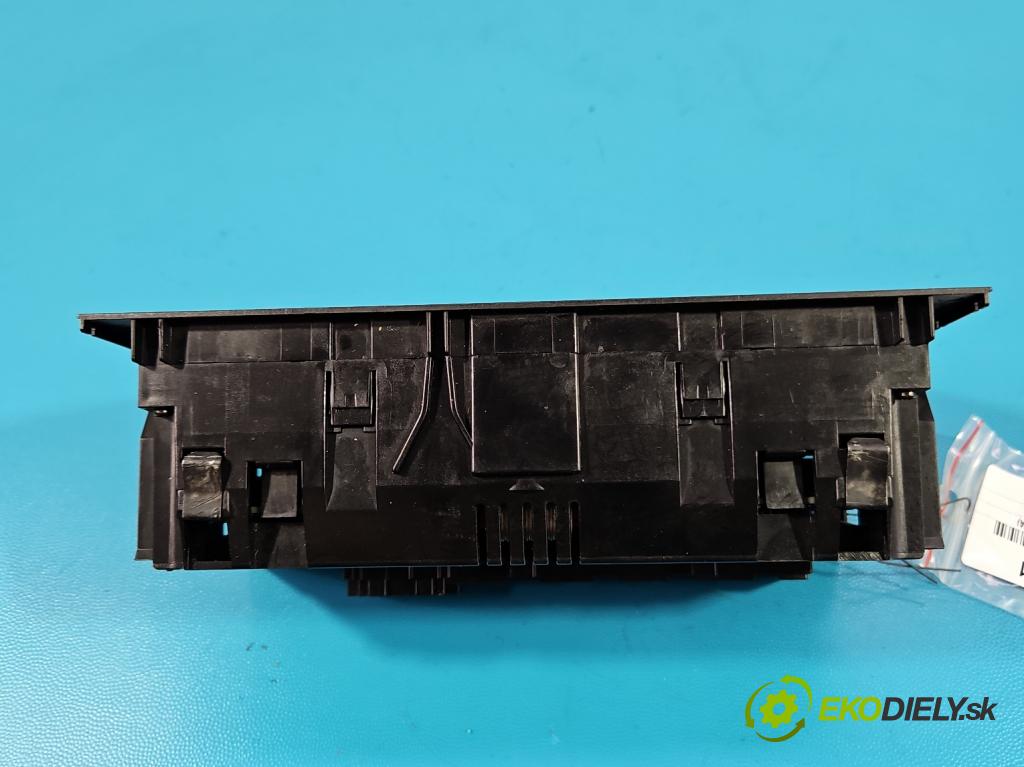 Audi A4 B6 2000-2004 2.0 20V 131 hp manual 96 kW 1984 cm3 4- palubní deska panel topení 8E0820043