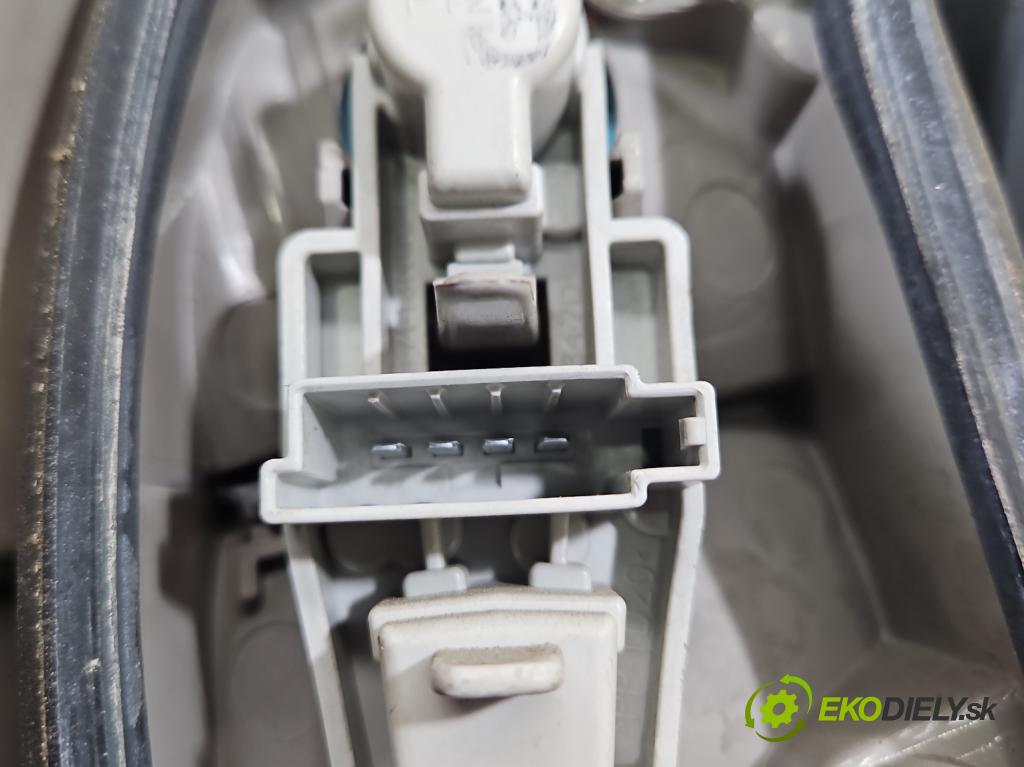 Ford Mondeo Mk4 2007-2014 1.8 tdci 101 HP manual 74 kW 1799 cm3 5- svetlo / reflektor zadné pravé blatník 7S71-13404-3