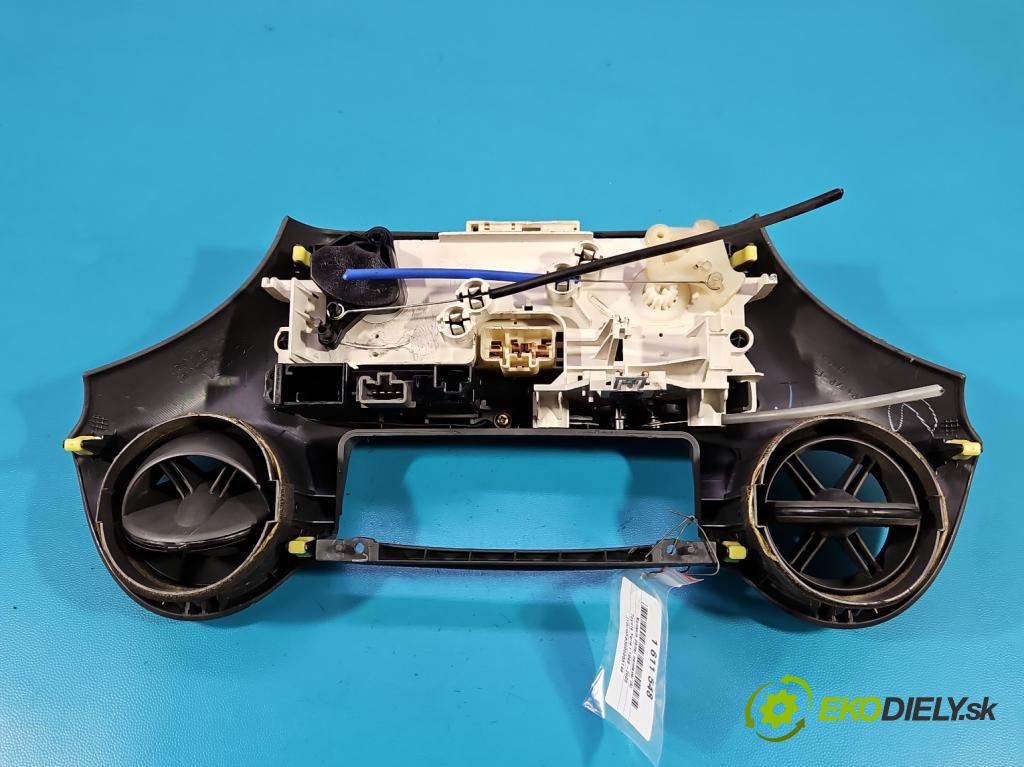 Toyota Yaris I 1999-2005 1.3 vvti 86 hp manual 63 kW 1299 cm3 3- palubní deska panel topení 758268-701D