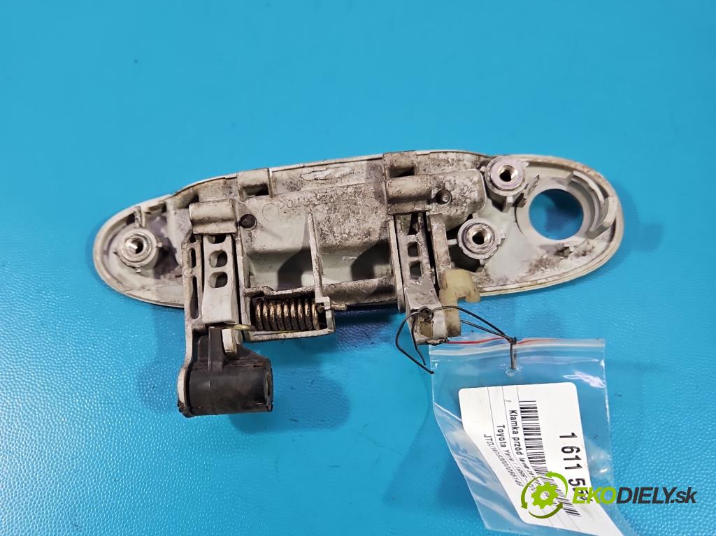 Toyota Yaris I 1999-2005 1.3 vvti 86 hp manual 63 kW 1299 cm3 3- klika přední levé  (Vnější přední levá klika dveří)