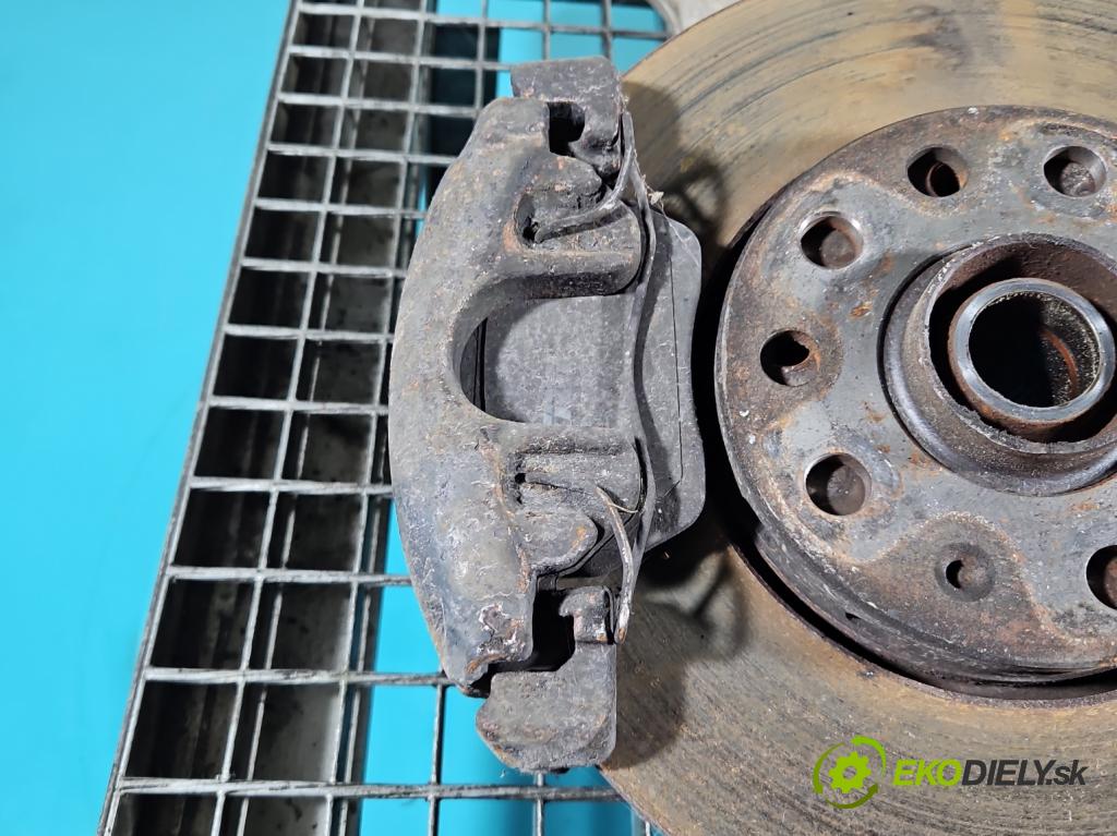 Audi A4 B6 2000-2004 2.0 20V 131 HP manual 96 kW 1984 cm3 4- brzdič predné pravý  (Kľučka dverí ostatné)