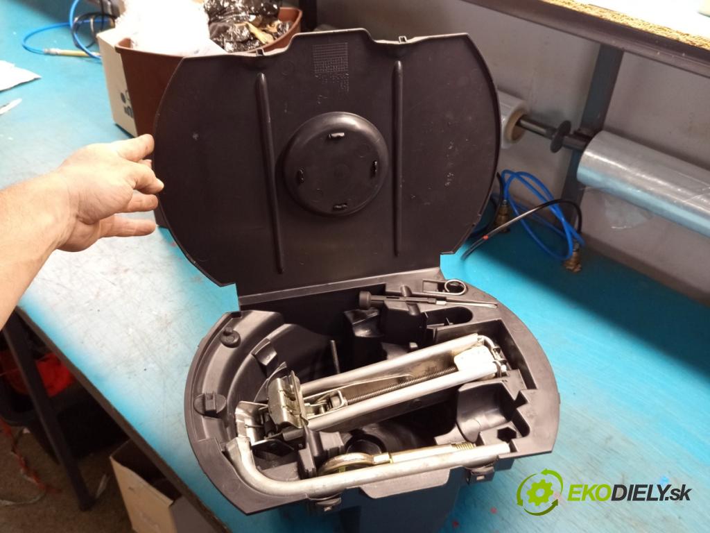 Vw Polo IV 9N 2001-2009 1.4 tdi 75 HP manual 55 kW 1422 cm3 3- mechanizmus okna automobilovy 6Q0012115F