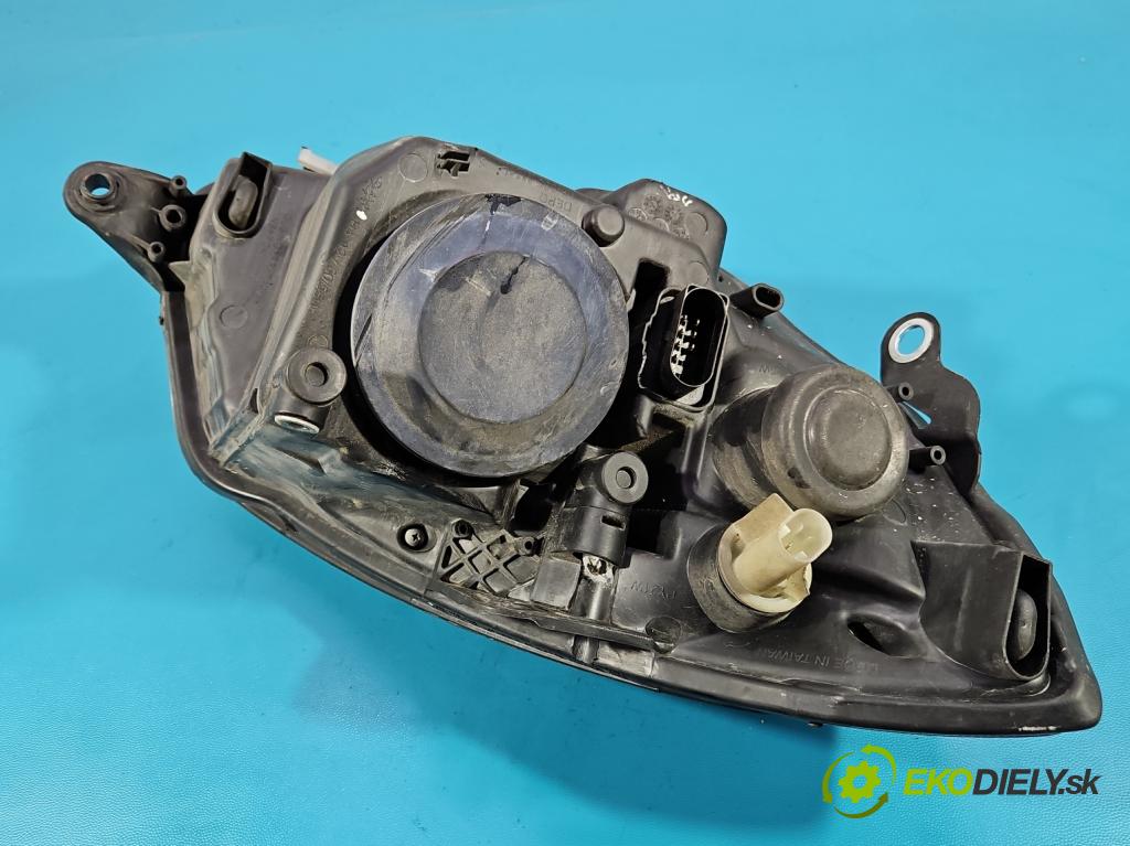 Skoda Fabia II 2007-2014 1.4 16V 86 HP manual 63 kW 1390 cm3 5- Reflektor: ľavý  (Kľučka dverí ostatné)