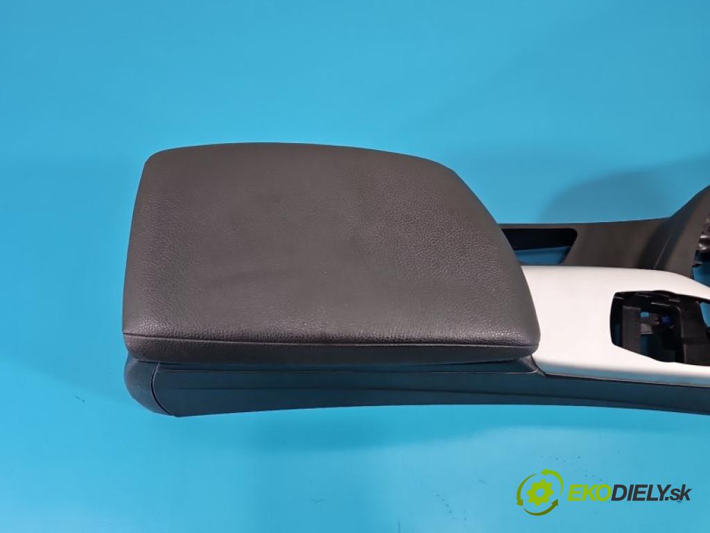 Bmw 1 F20 2011-2019 2.0d 184hp manual 135 kW 1995 cm3 5- operadlo 105036794 (Lakťová opierka)