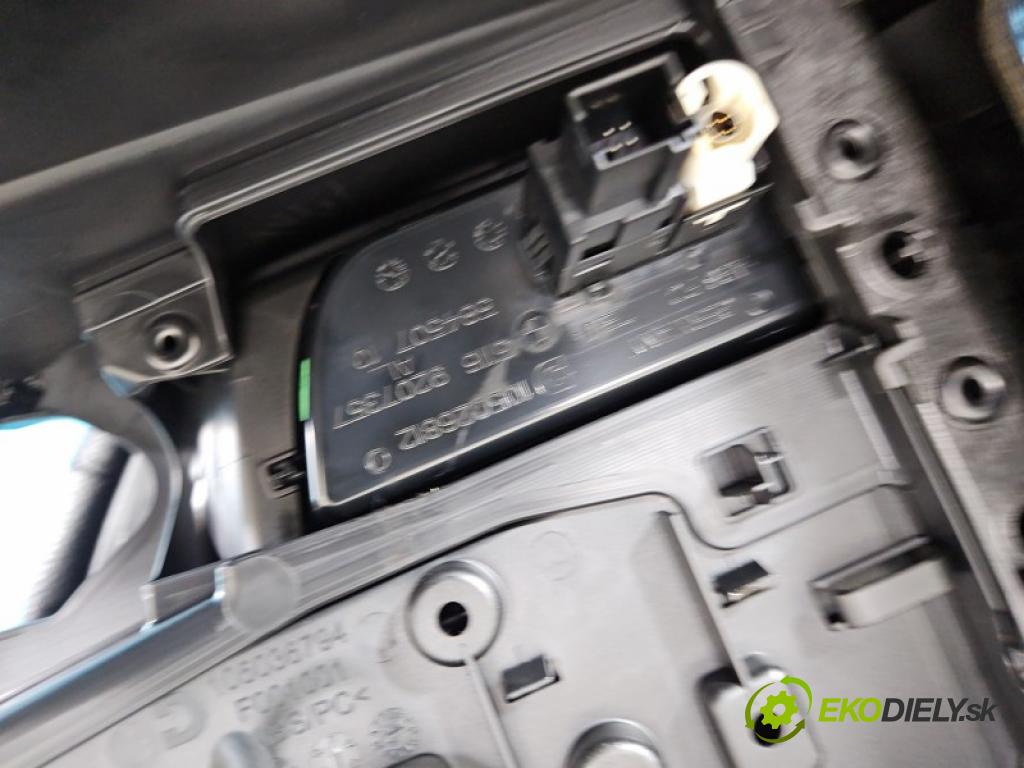 Bmw 1 F20 2011-2019 2.0d 184hp manual 135 kW 1995 cm3 5- operadlo 105036794 (Lakťová opierka)