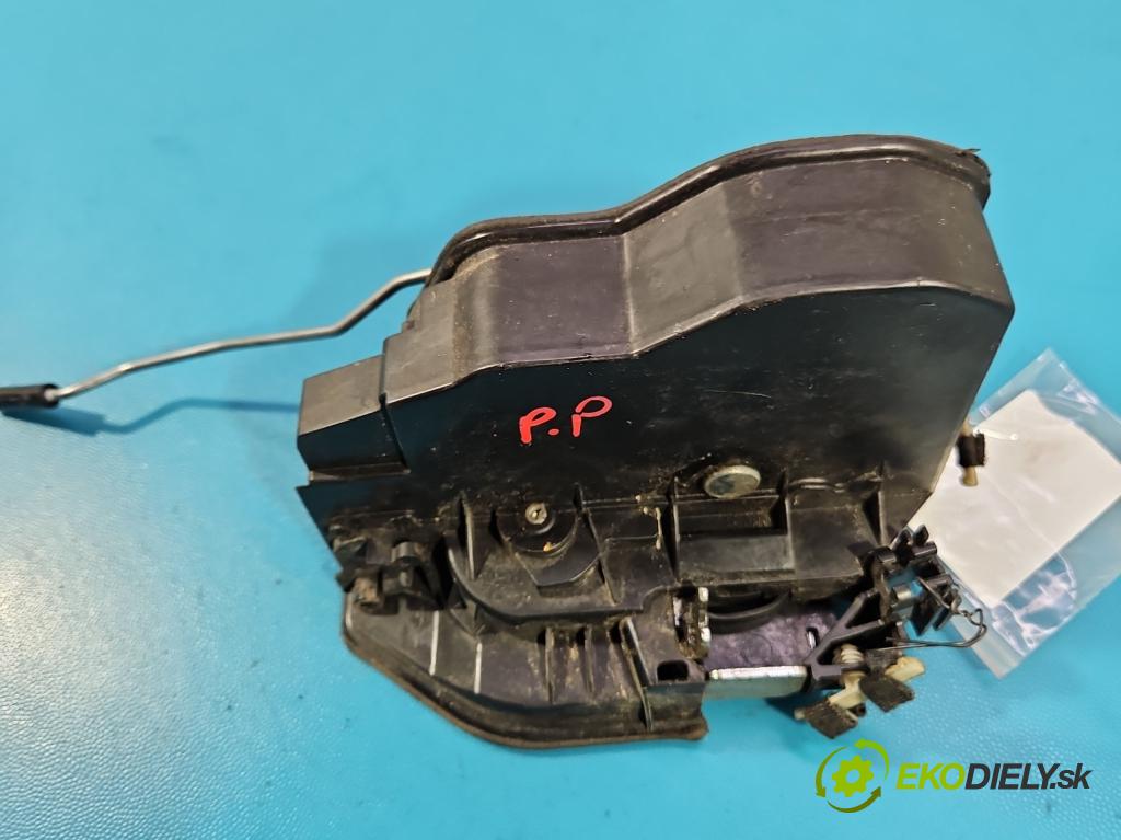 Bmw 1 F20 2011-2019 2.0d 184 hp manual 135 kW 1995 cm3 5- zámek přední pravý 7229458