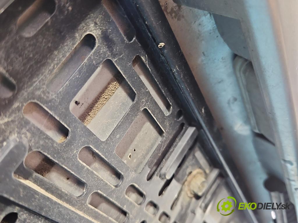 Toyota Corolla E12 2001-2009 1.4 VVTI 97KM manual 71 kW 1398 cm3 5- zadna kufor  (Kapota zadná (kufor))